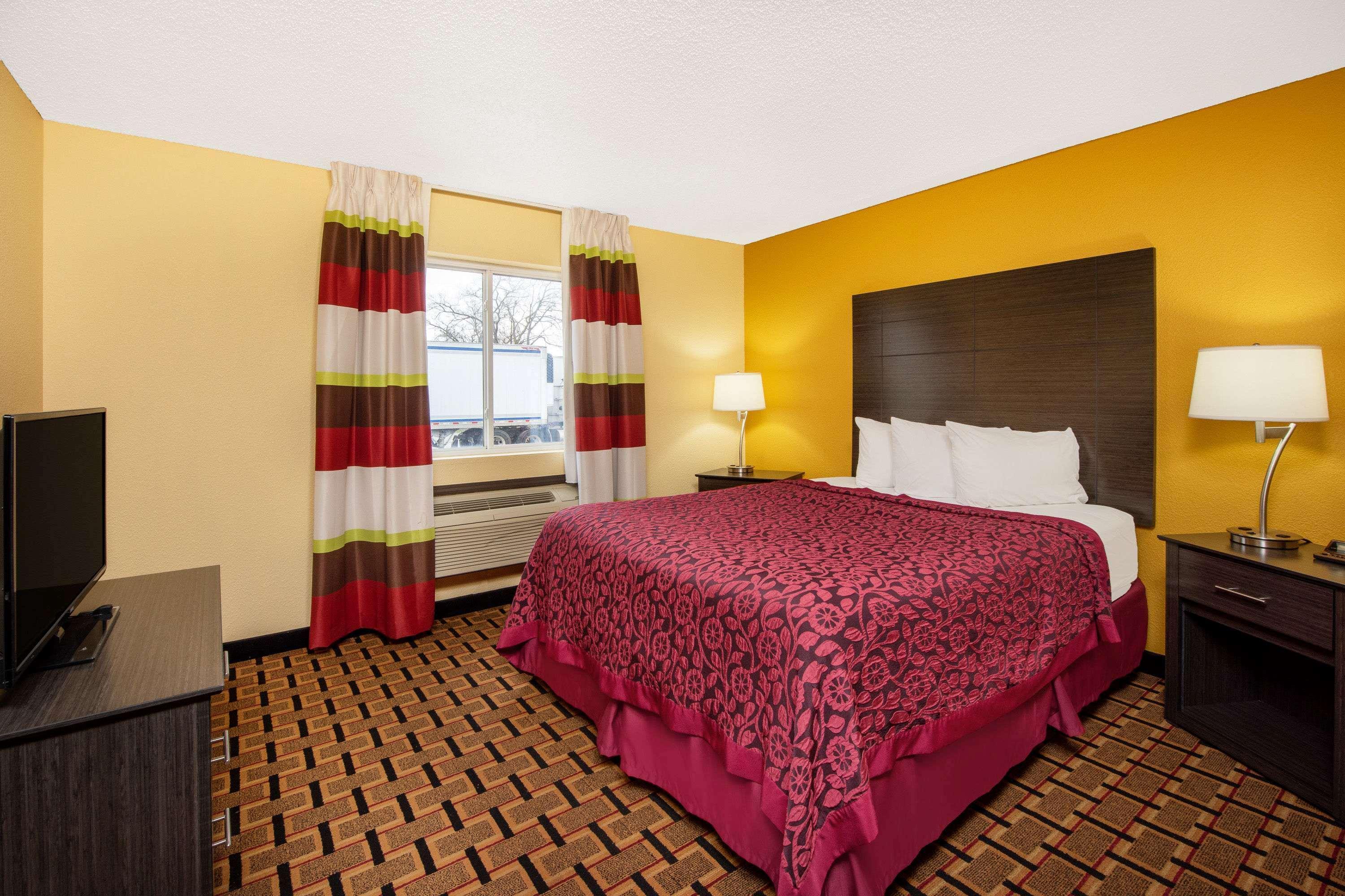 Days Inn By Wyndham Carthage Buitenkant foto