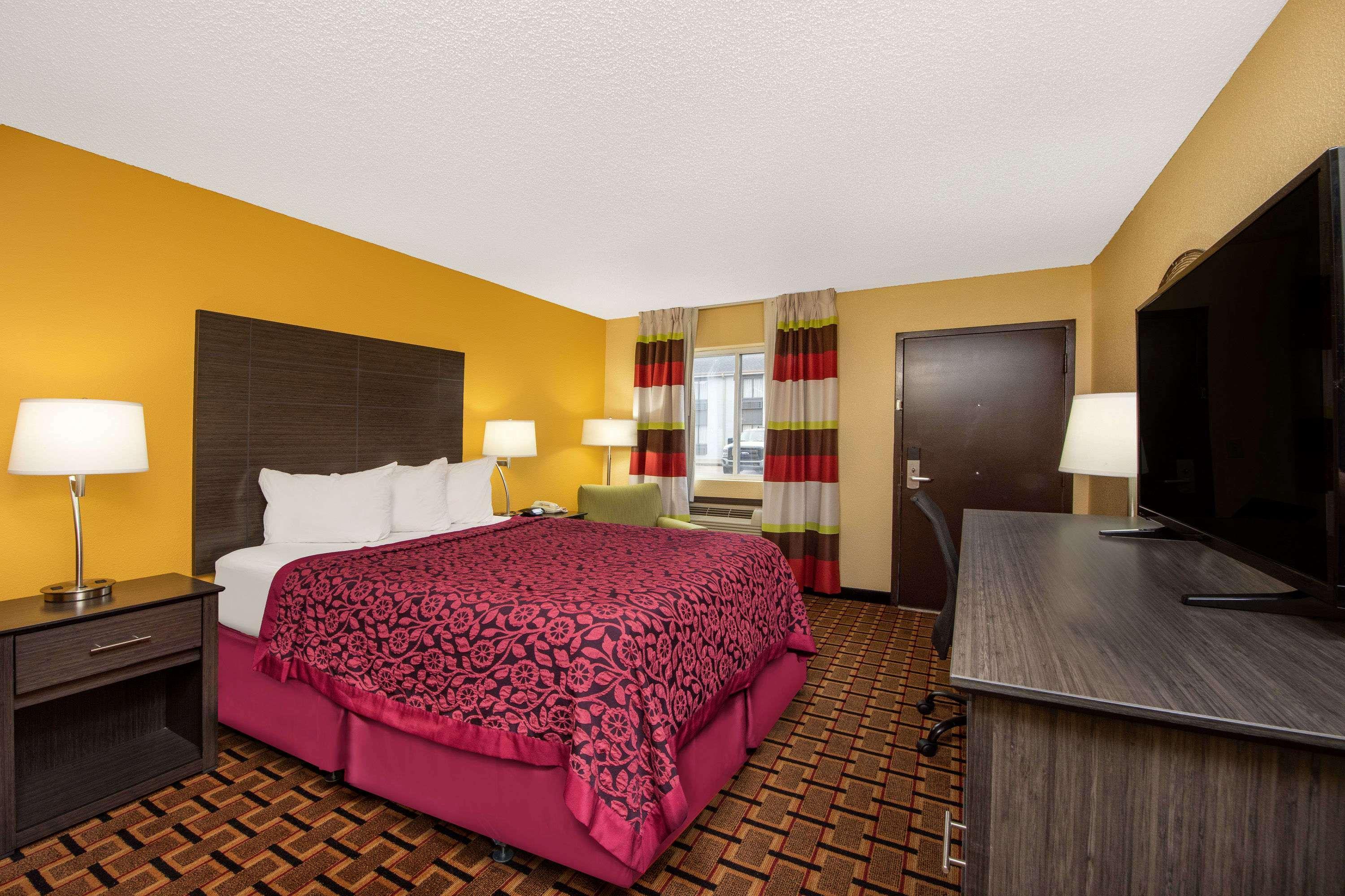Days Inn By Wyndham Carthage Buitenkant foto