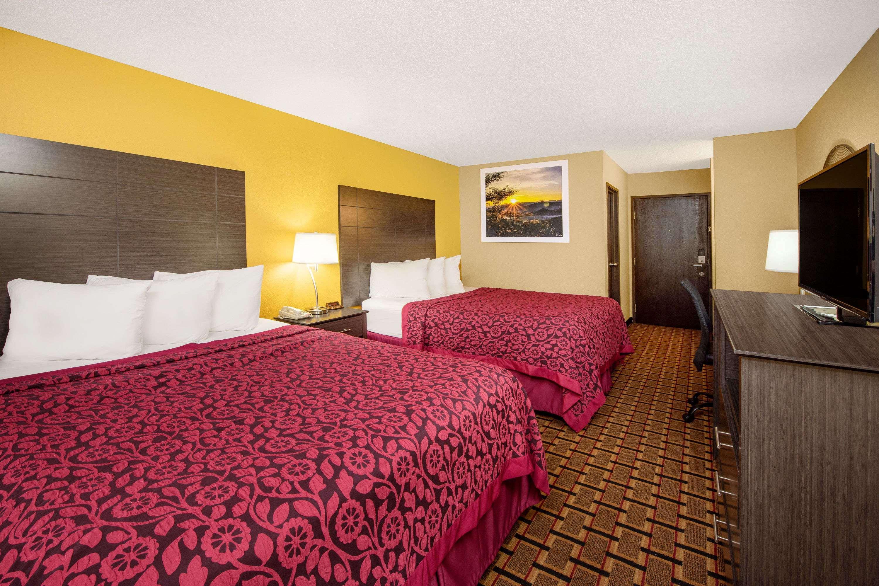Days Inn By Wyndham Carthage Buitenkant foto