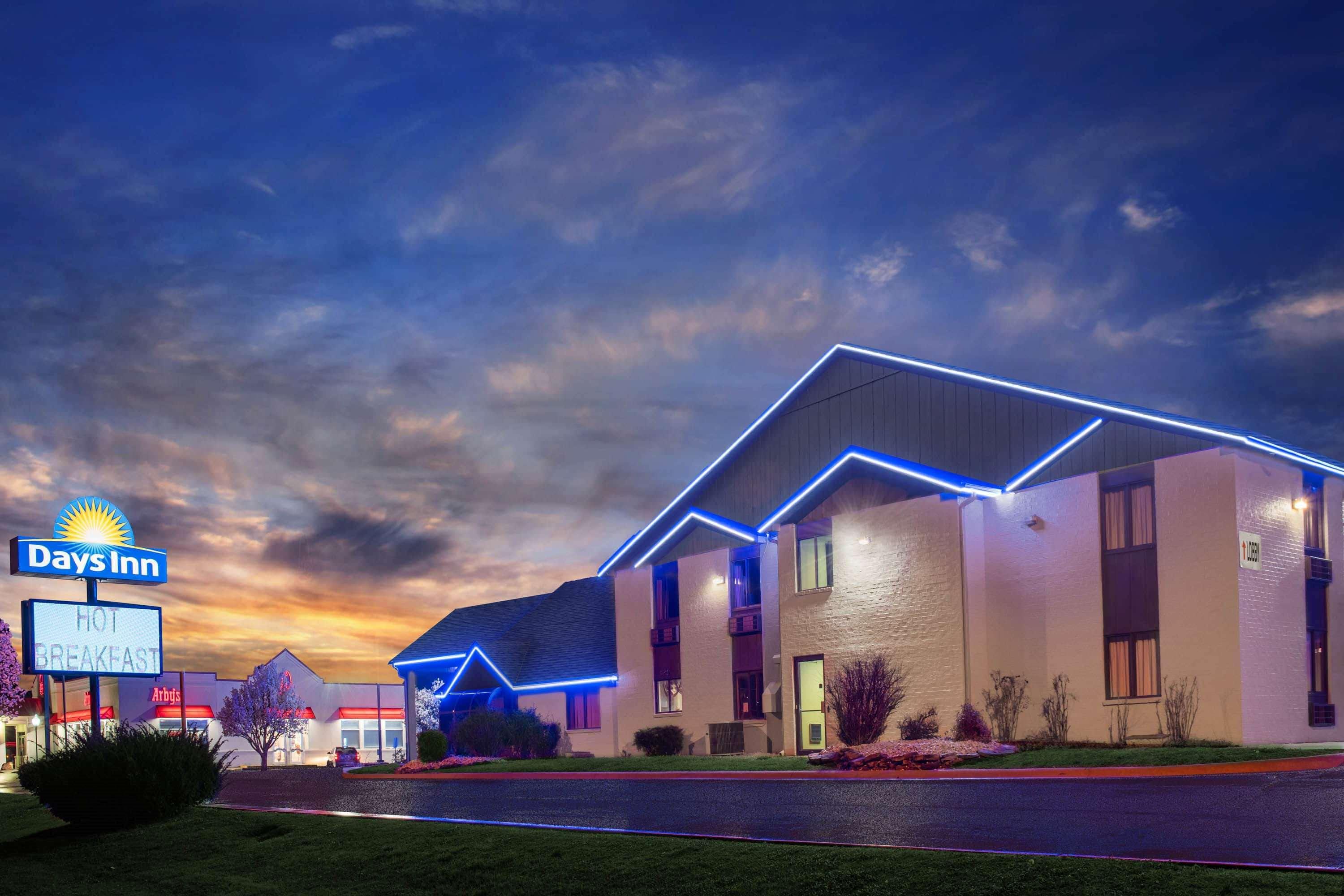Days Inn By Wyndham Carthage Buitenkant foto