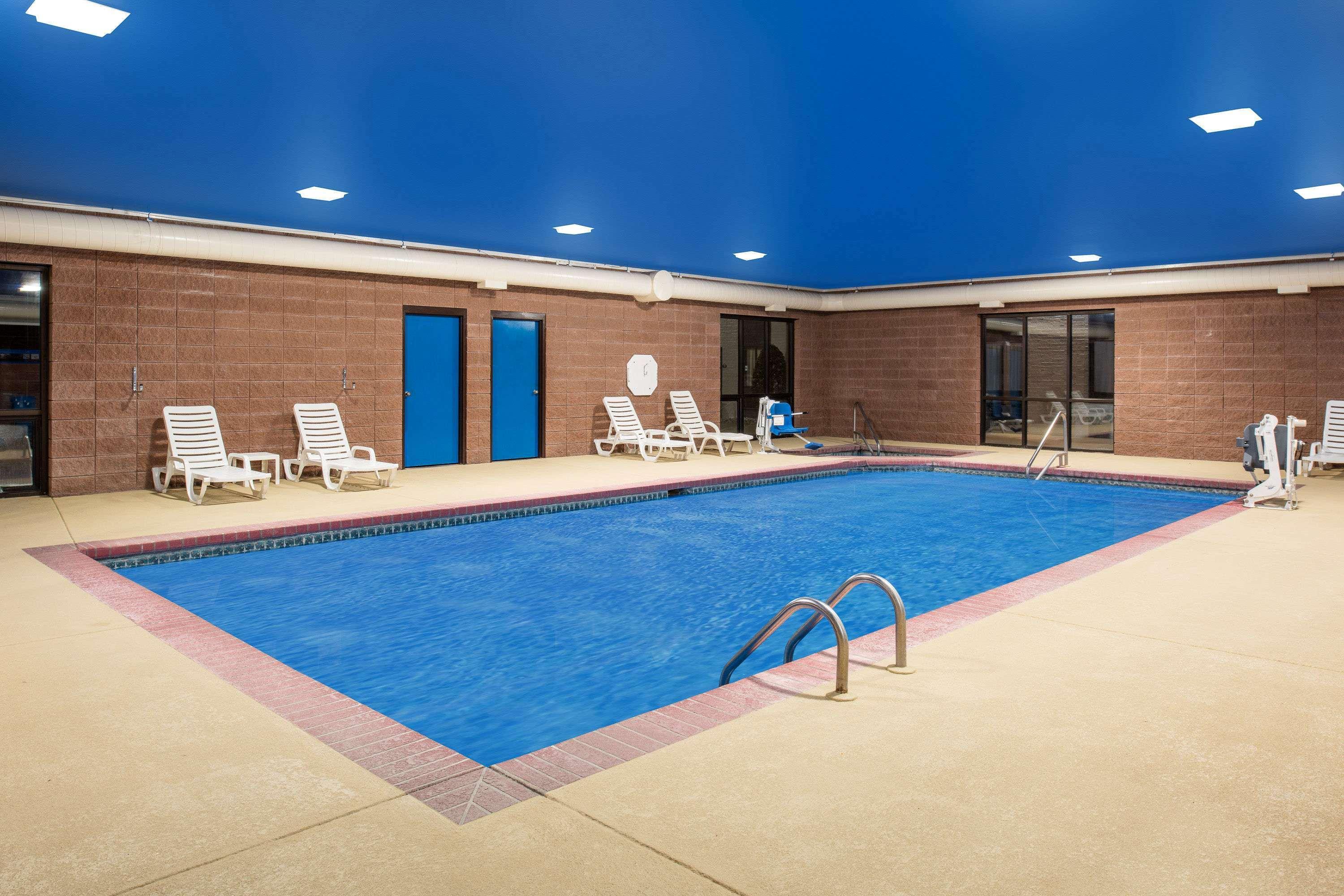 Days Inn By Wyndham Carthage Buitenkant foto