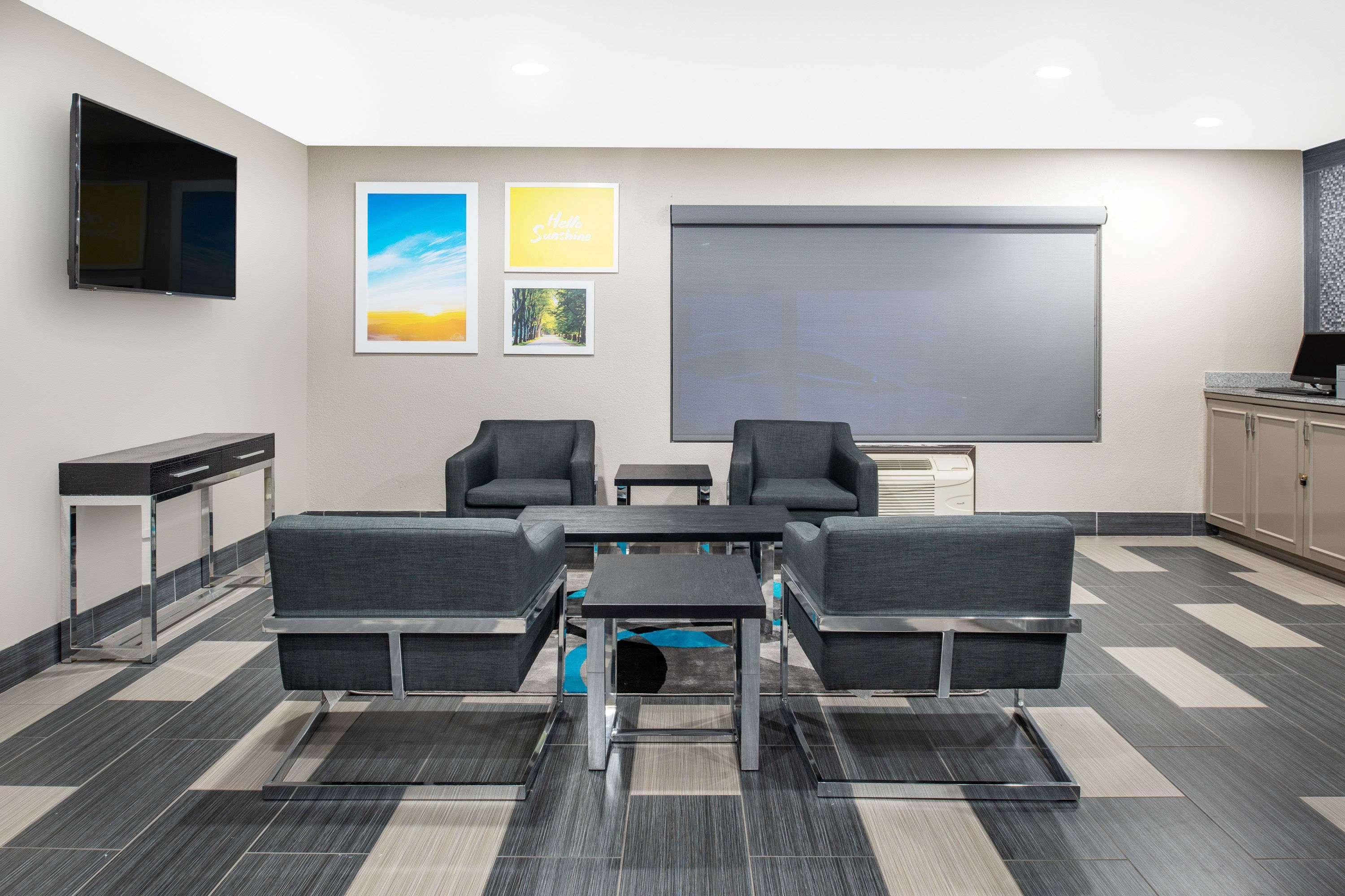 Days Inn By Wyndham Carthage Buitenkant foto