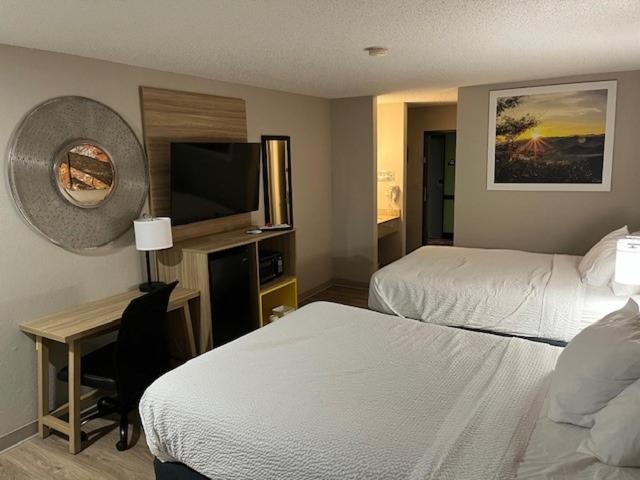 Days Inn By Wyndham Carthage Buitenkant foto