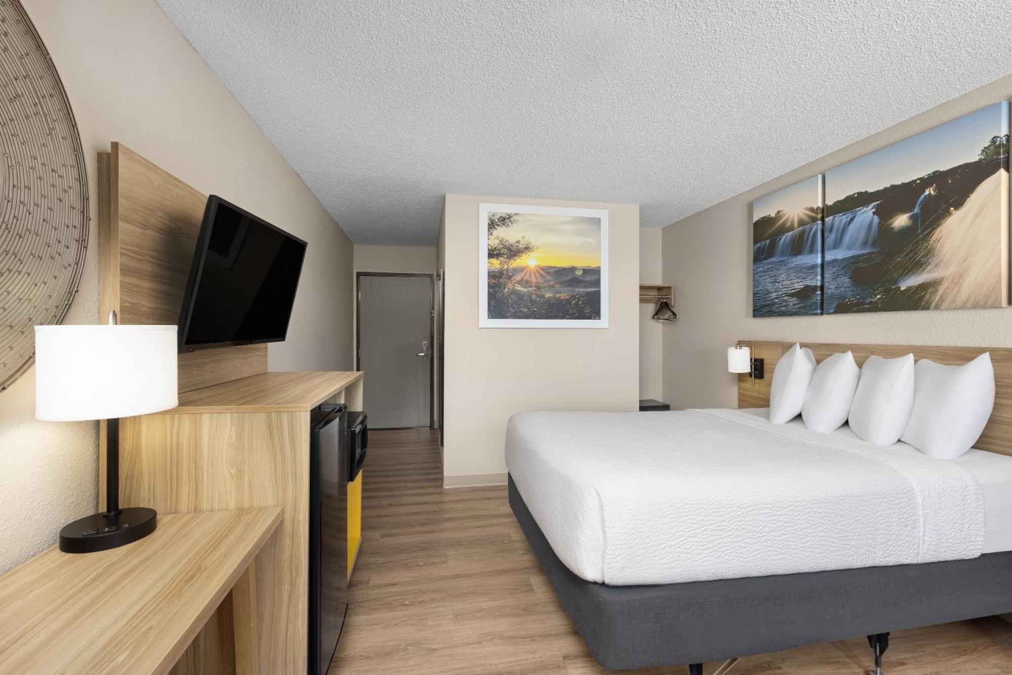 Days Inn By Wyndham Carthage Buitenkant foto